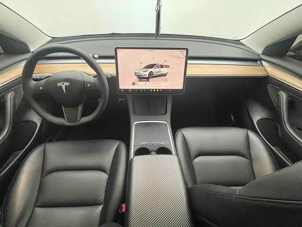 Tesla Model 3 — фото 5
