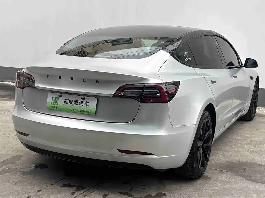Tesla Model 3 — фото 4