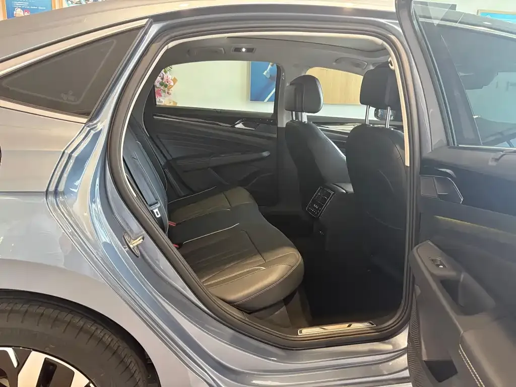 Volkswagen Passat — фото 6