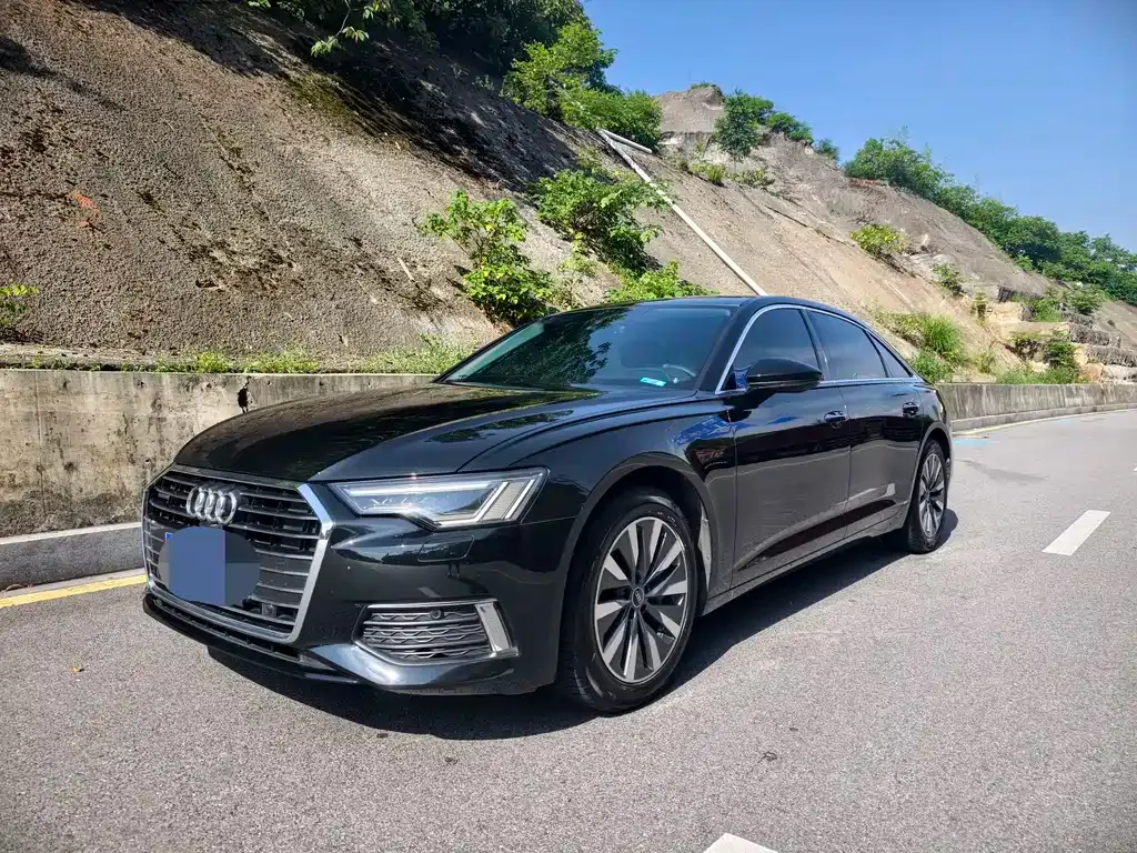 Audi A6L — фото 1