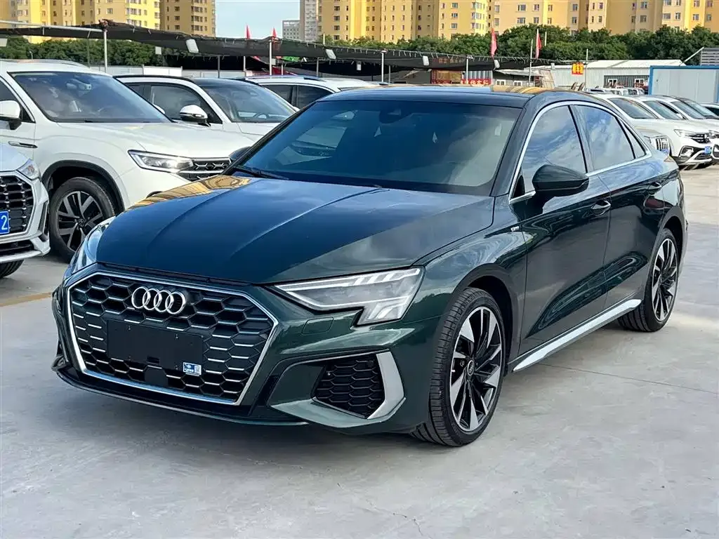 Audi A3 — фото 1