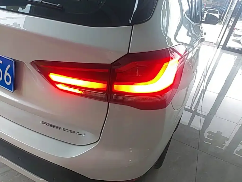 BMW X1 — фото 10