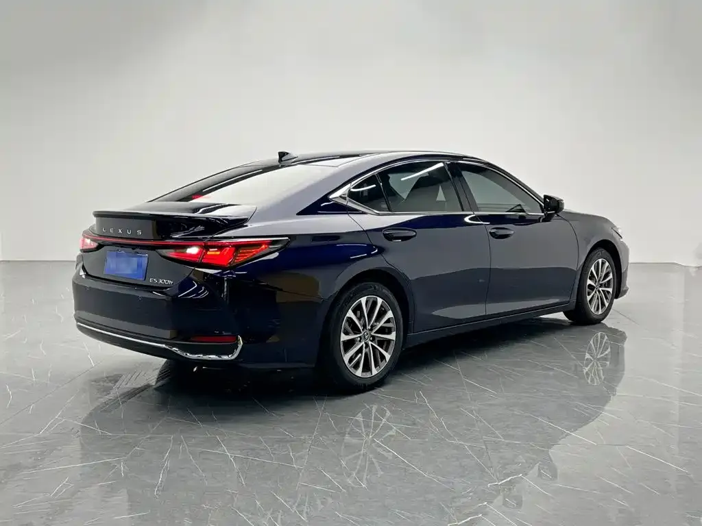 Lexus ES — фото 8