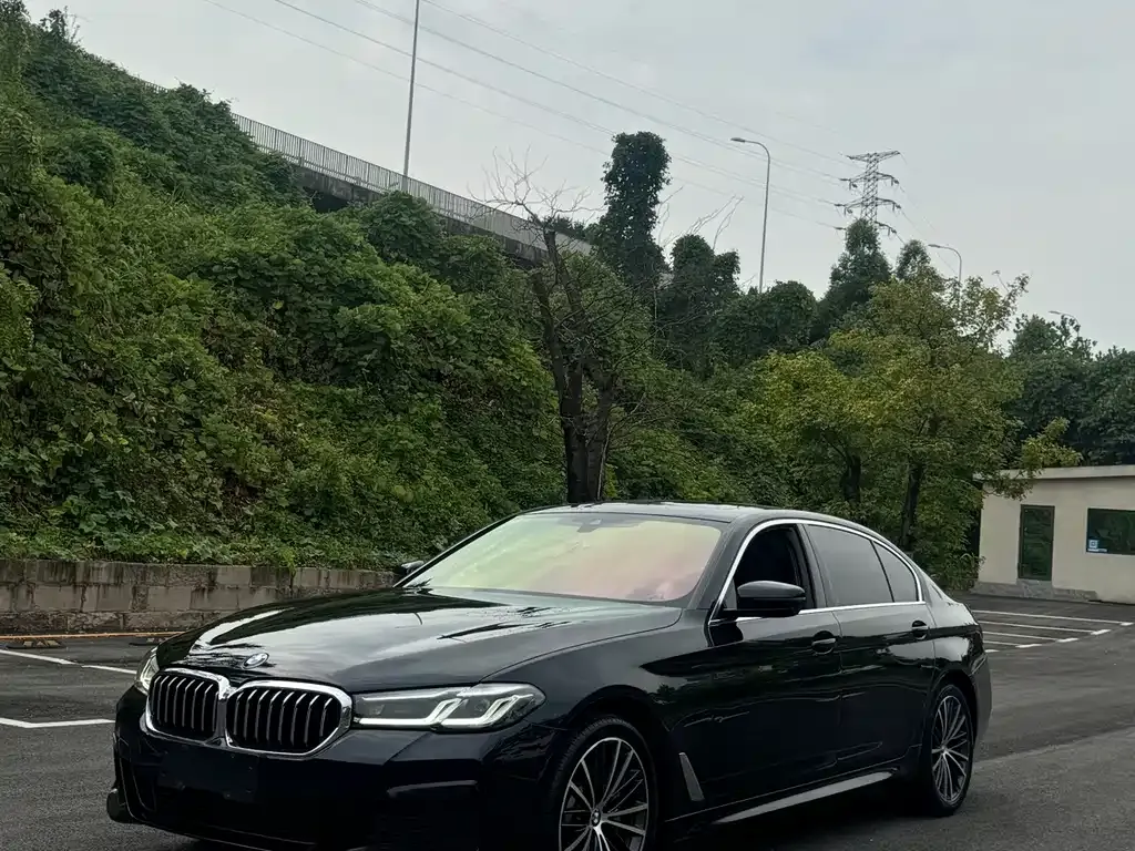 BMW 5 Series — фото 1