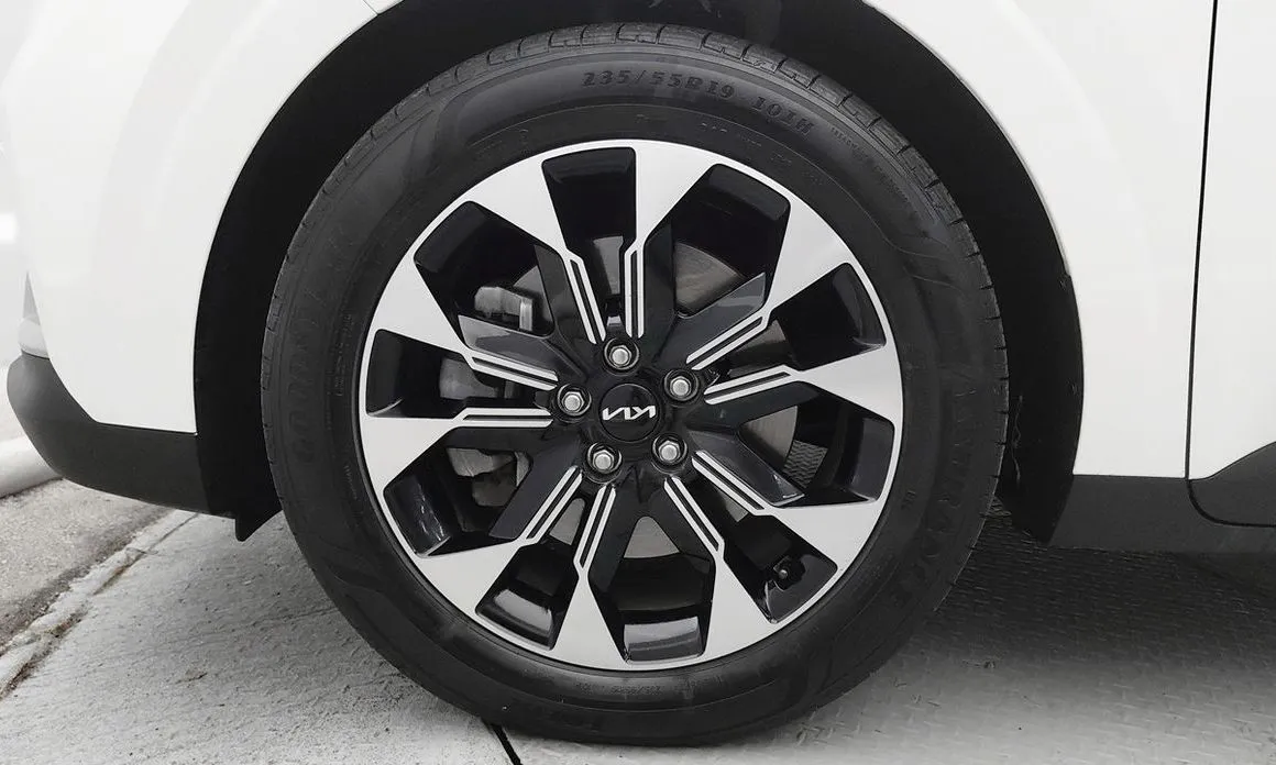 Kia Carnival — фото 10