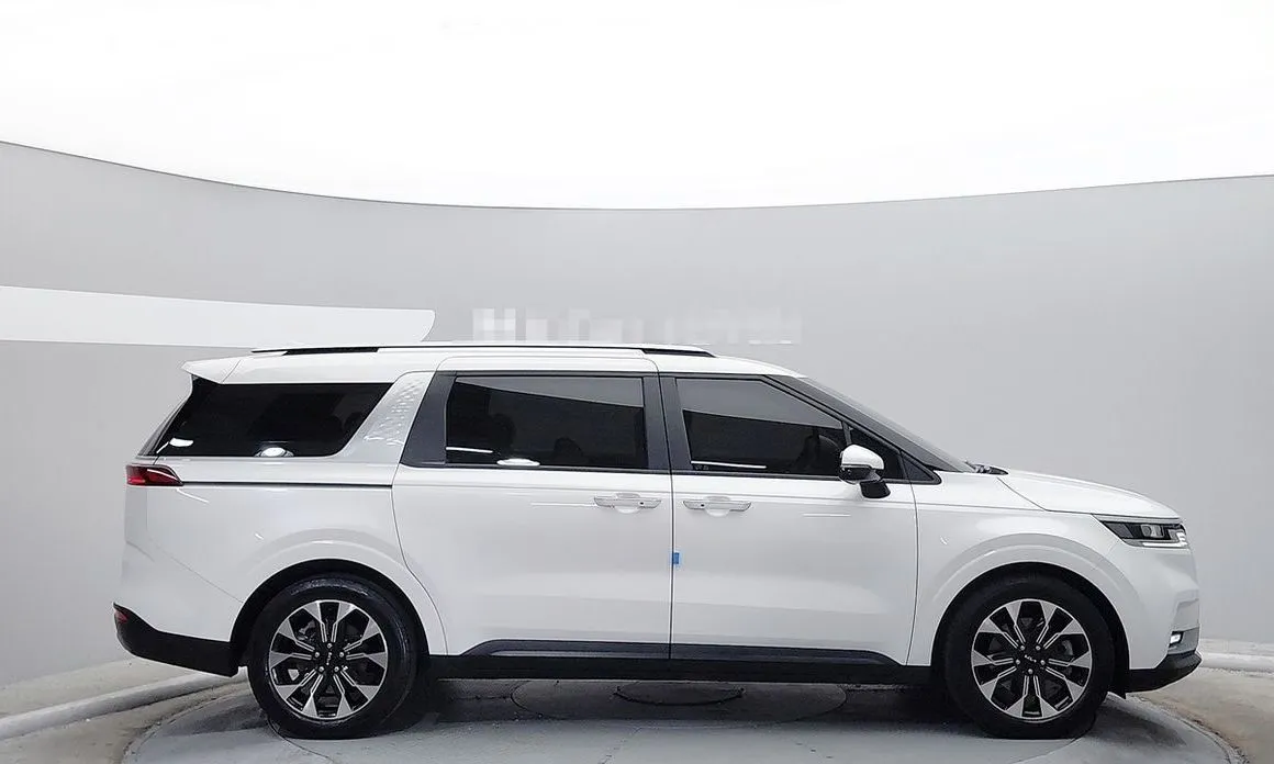 Kia Carnival — фото 4