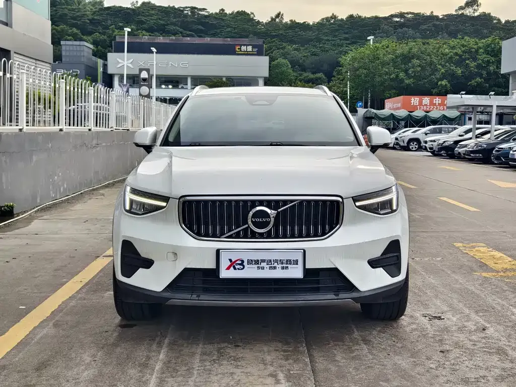 Volvo XC40 — фото 9