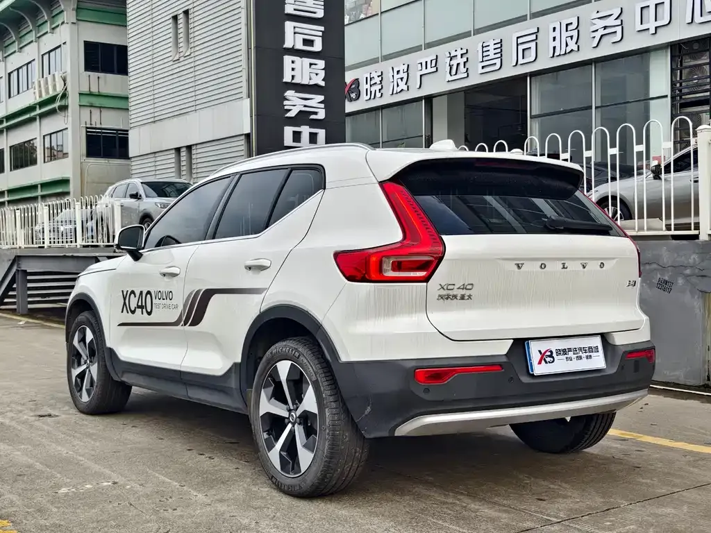 Volvo XC40 — фото 5