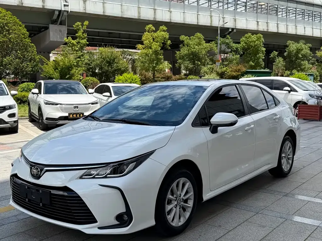 Toyota Corolla — фото 1
