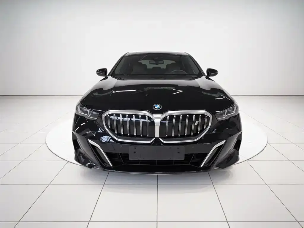 BMW i5 — фото 2