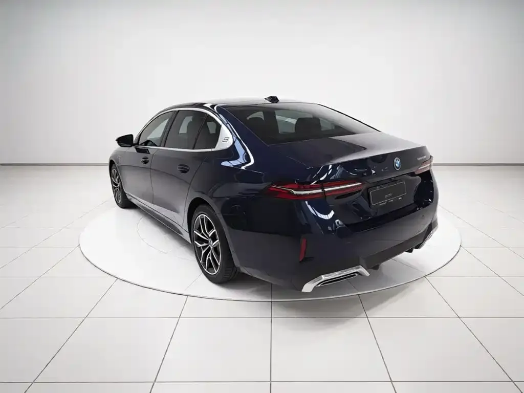 BMW i5 — фото 9