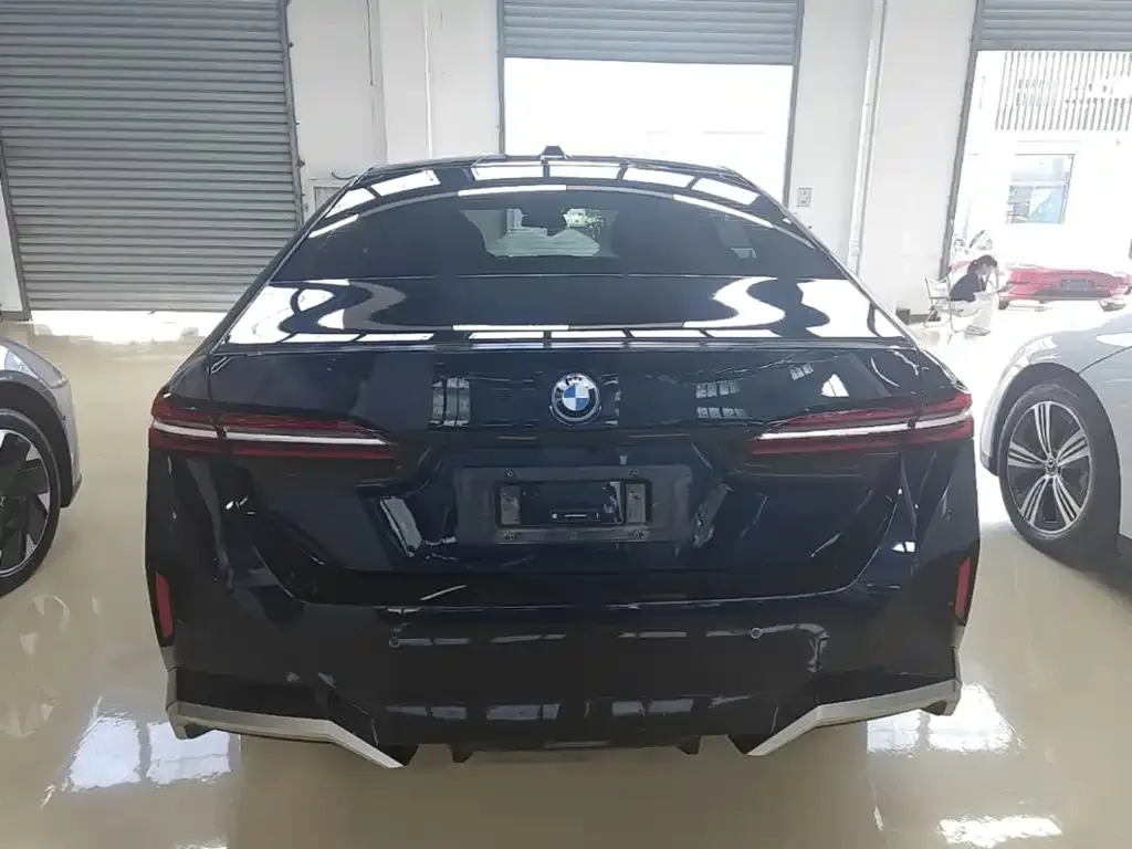 BMW i5 — фото 8