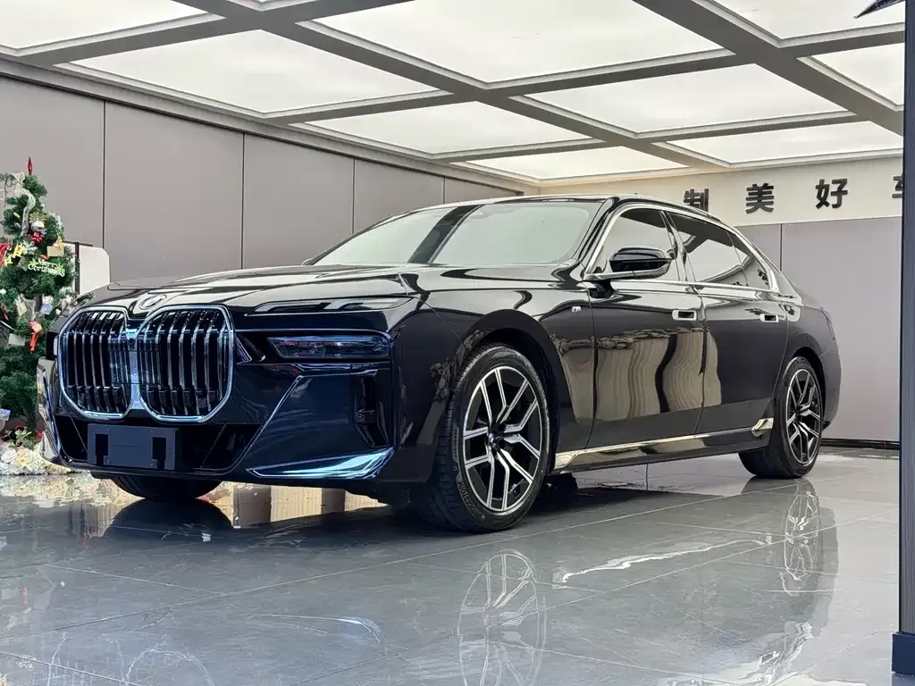 BMW 7 Series — фото 1