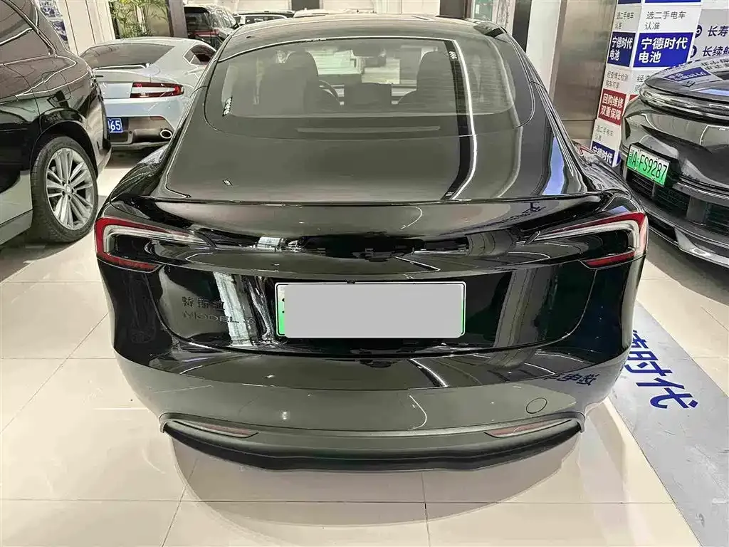Tesla Model 3 — фото 4