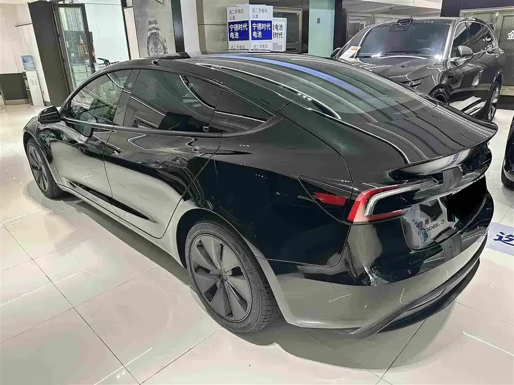 Tesla Model 3 — фото 5