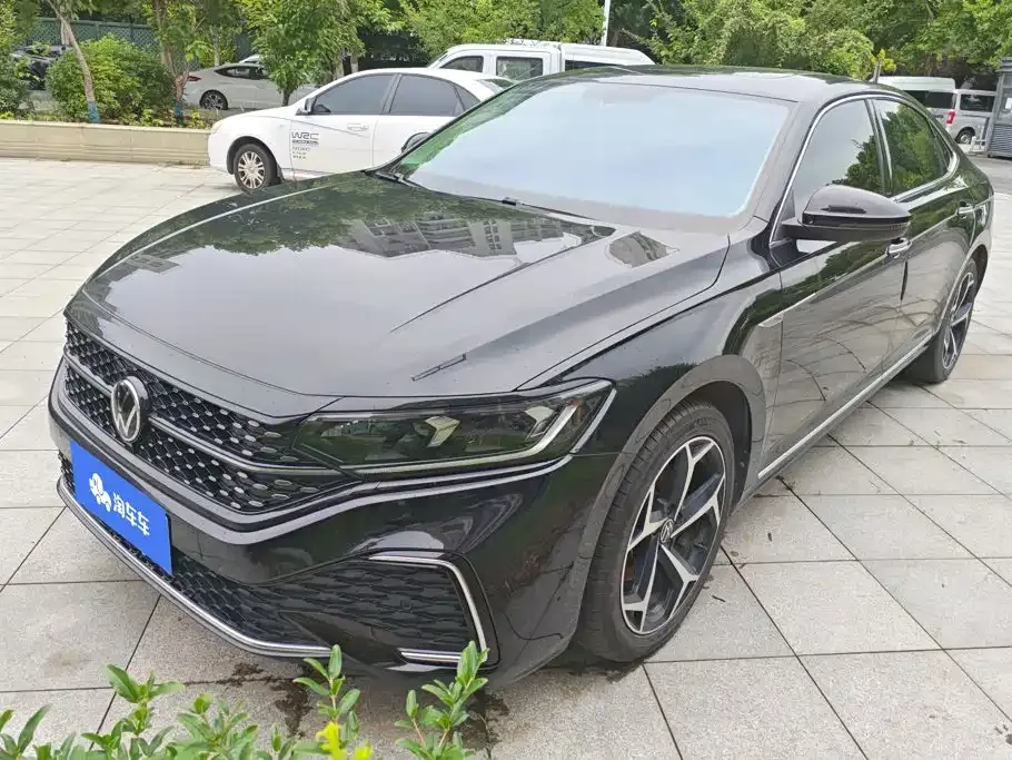 Volkswagen Passat — фото 1