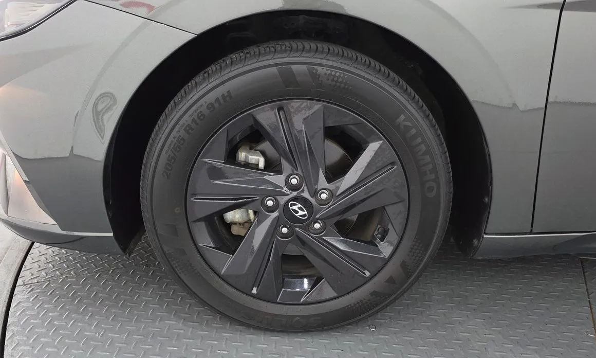 Hyundai AVANTE 2021 из KR, фото 3