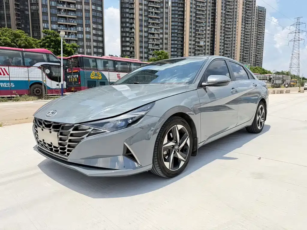 Hyundai Elantra — фото 1