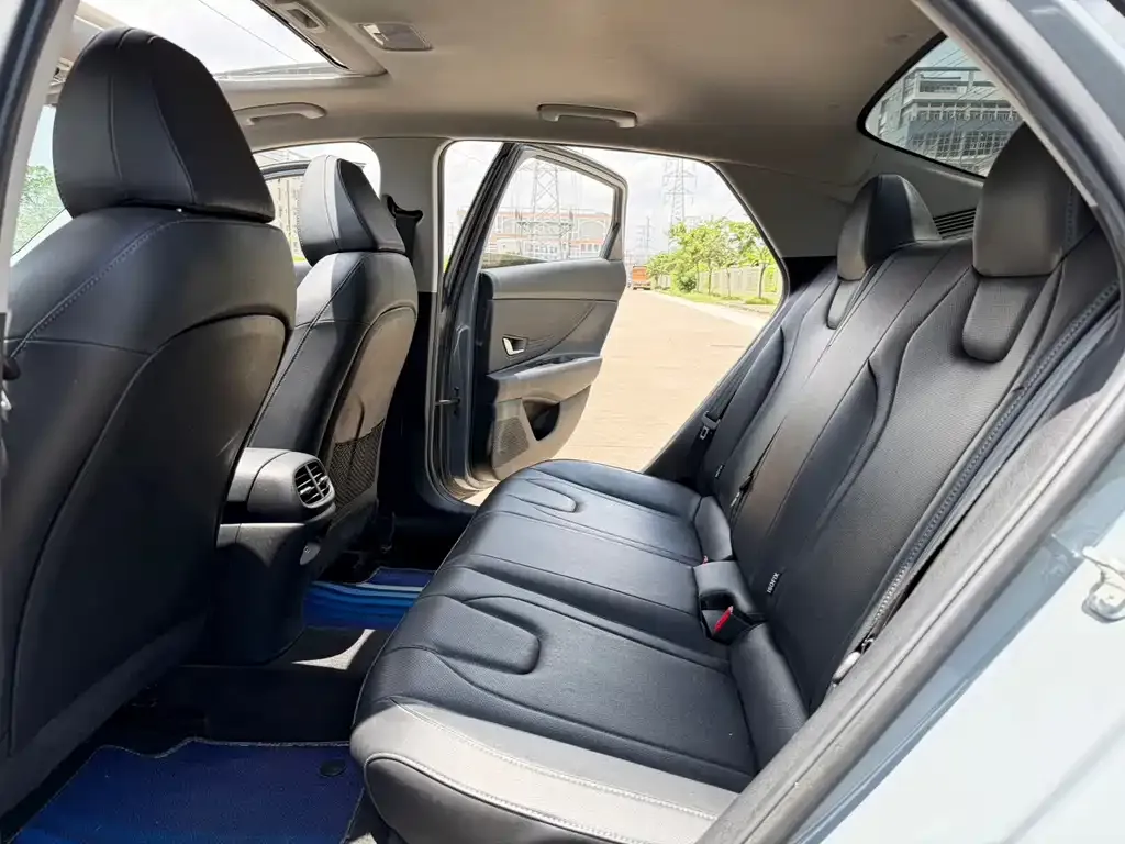 Hyundai Elantra — фото 3
