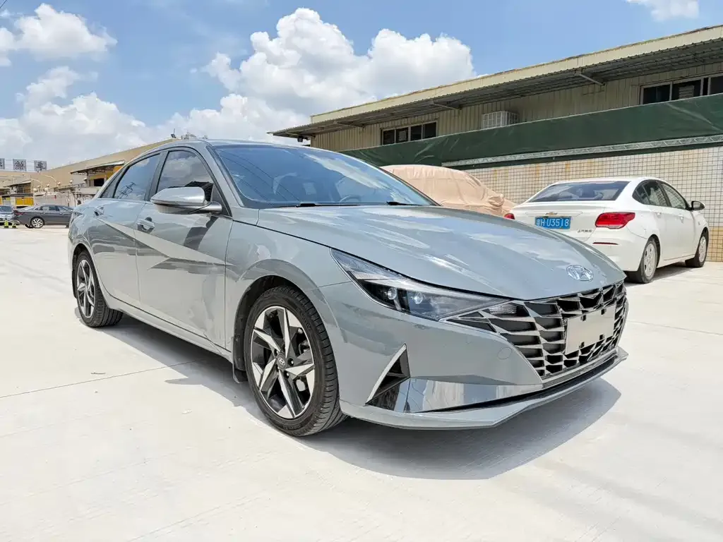 Hyundai Elantra — фото 2