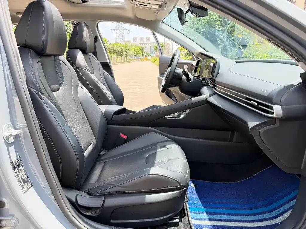 Hyundai Elantra — фото 4