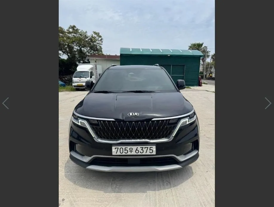 Kia Carnival 11-Seater Prestige 1