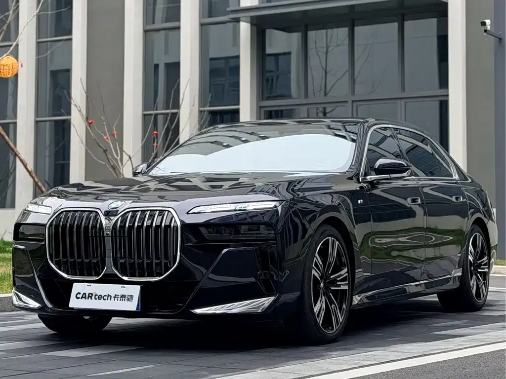 BMW 7 Series — фото 1