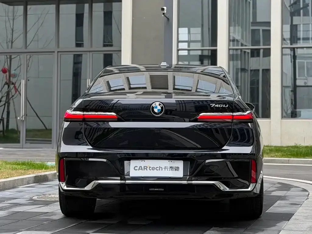 BMW 7 Series — фото 10