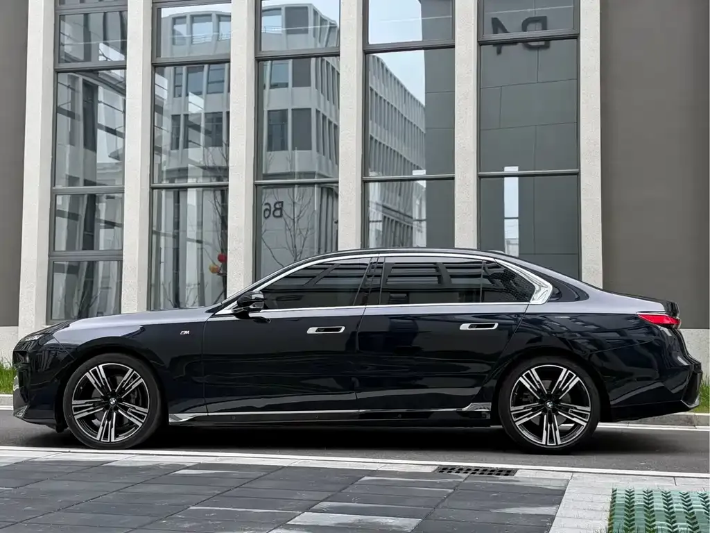 BMW 7 Series — фото 6