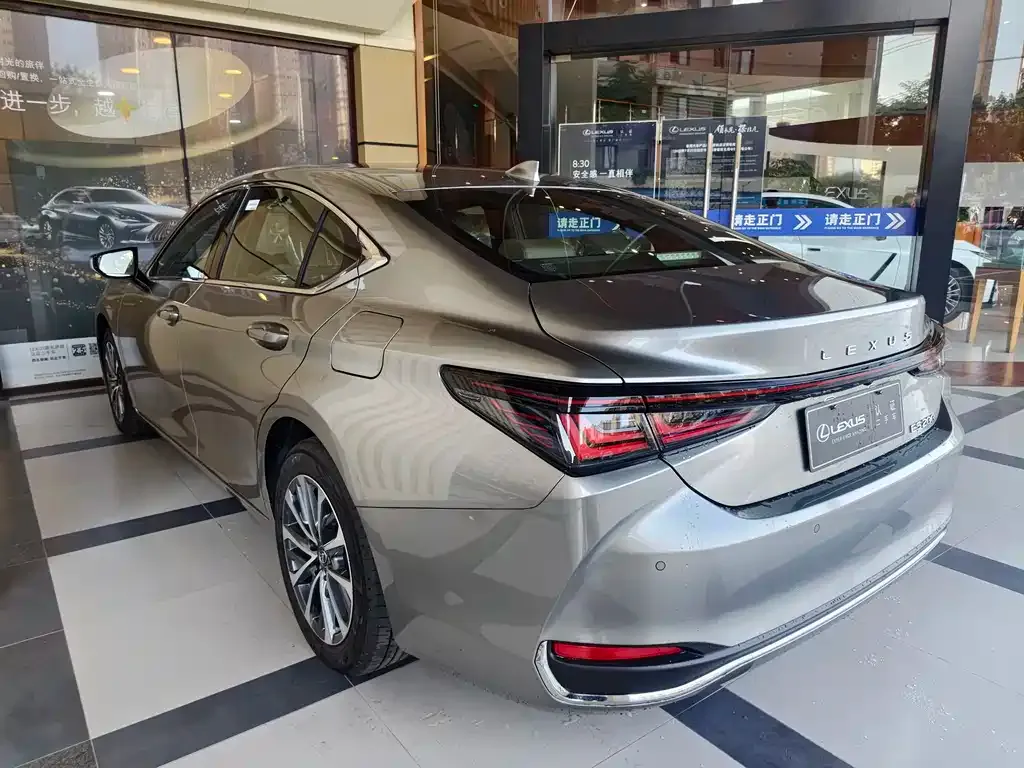 Lexus ES — фото 5