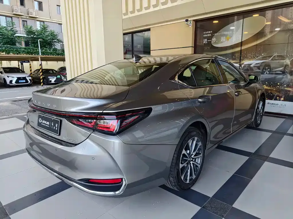 Lexus ES — фото 10