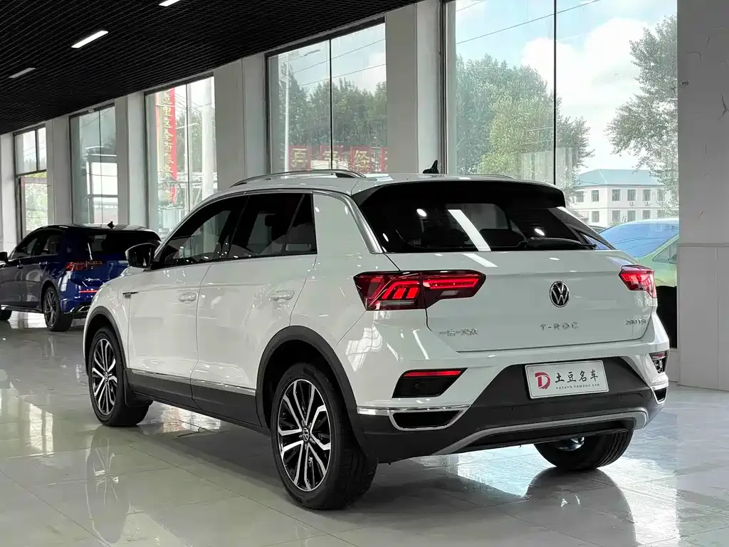 Volkswagen T-Roc — фото 10