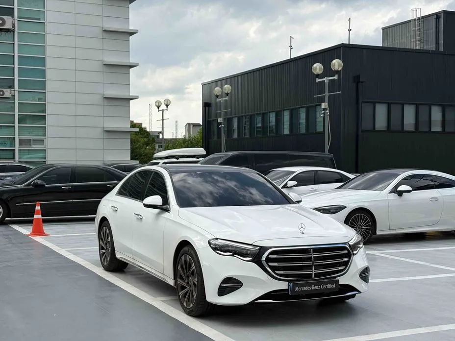 Mercedes-Benz E-Class — фото 1