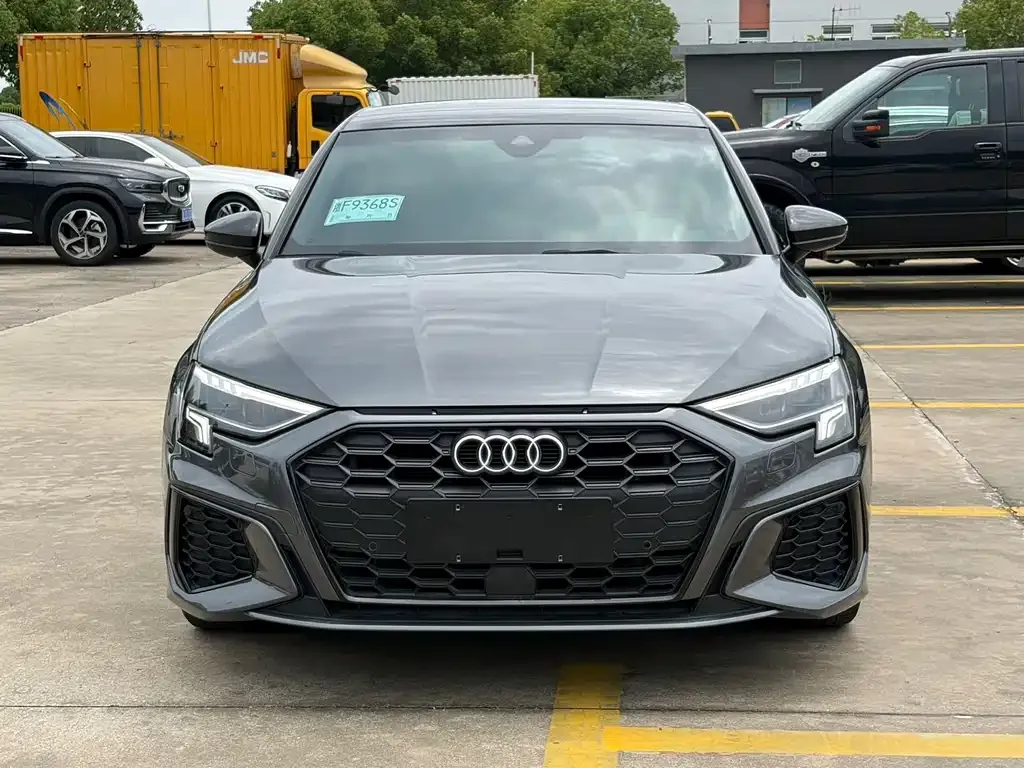 Audi A3 — фото 1