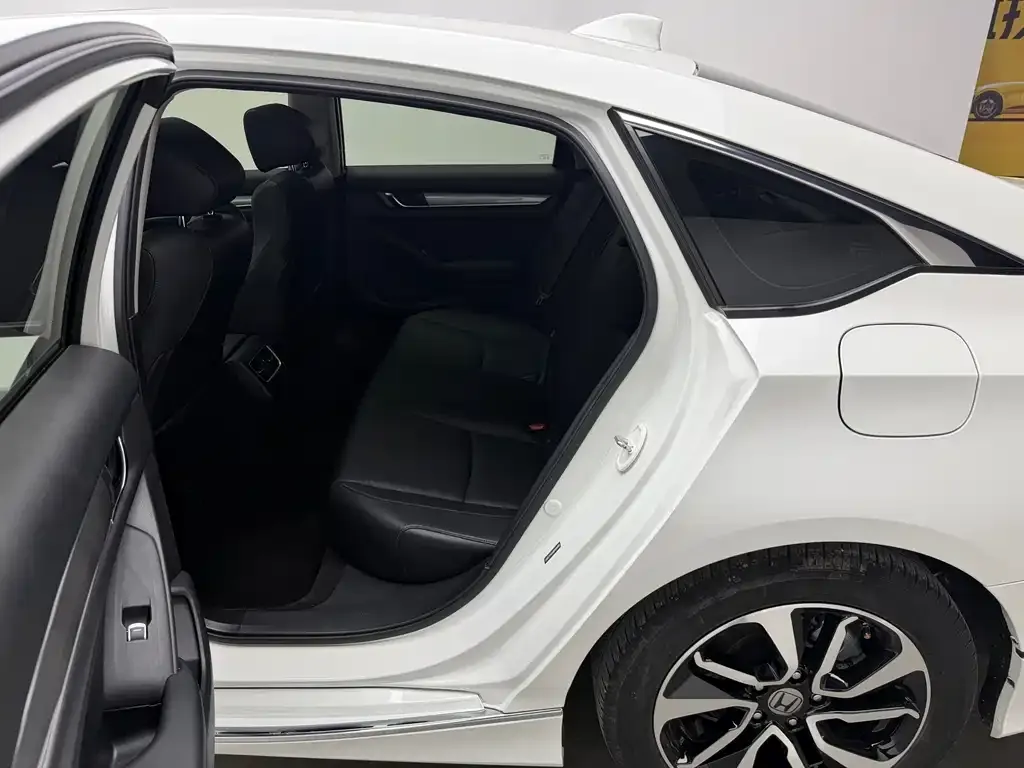 Honda Accord — фото 10
