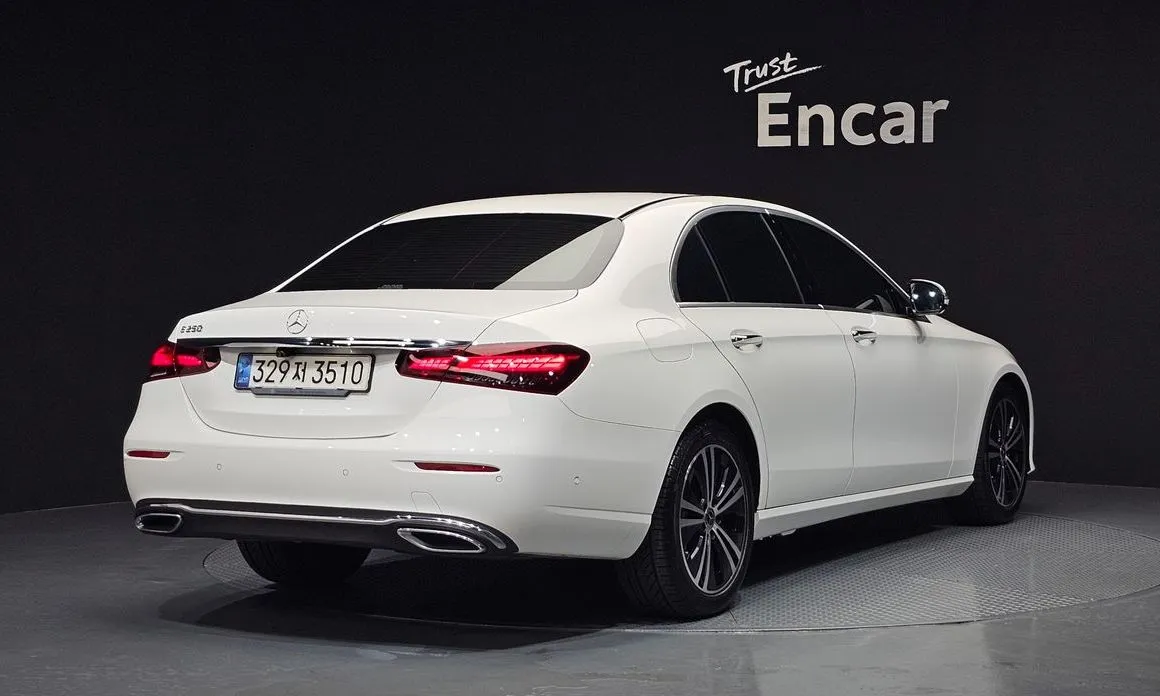 Mercedes-Benz E-Class — фото 10