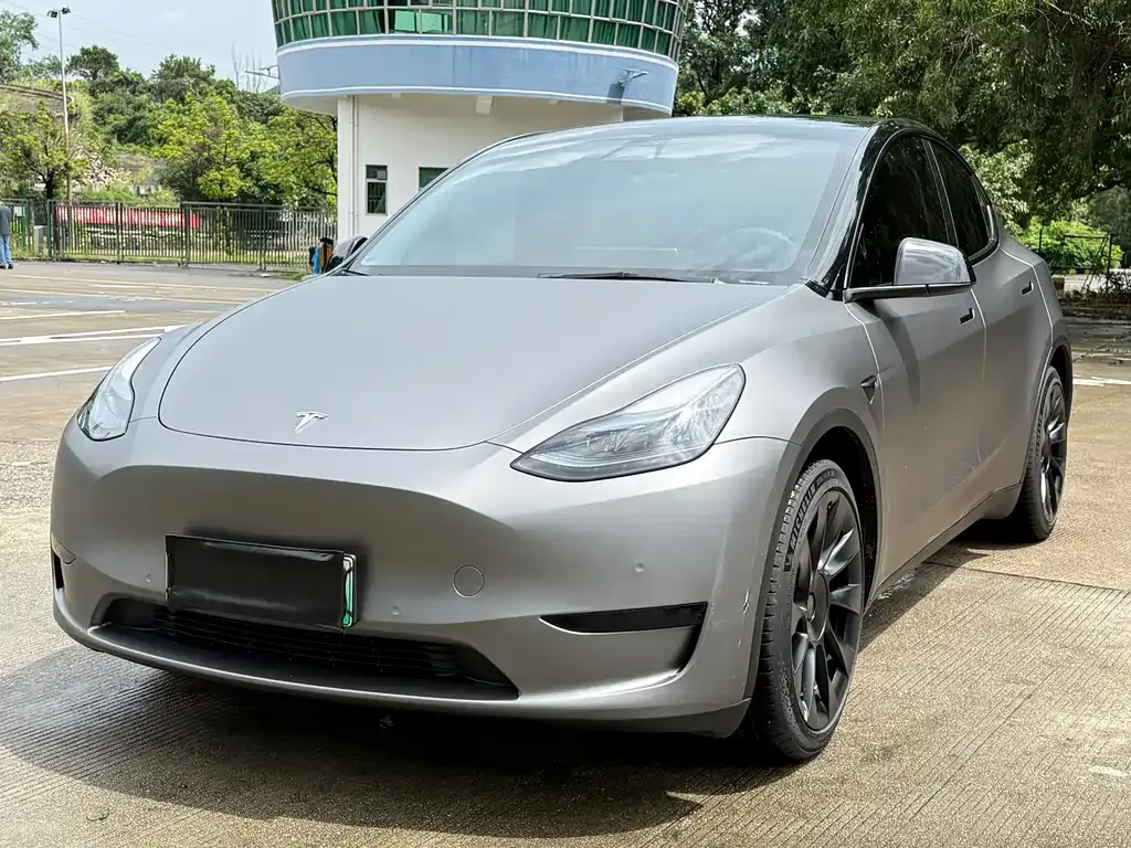 Tesla Model Y — фото 1