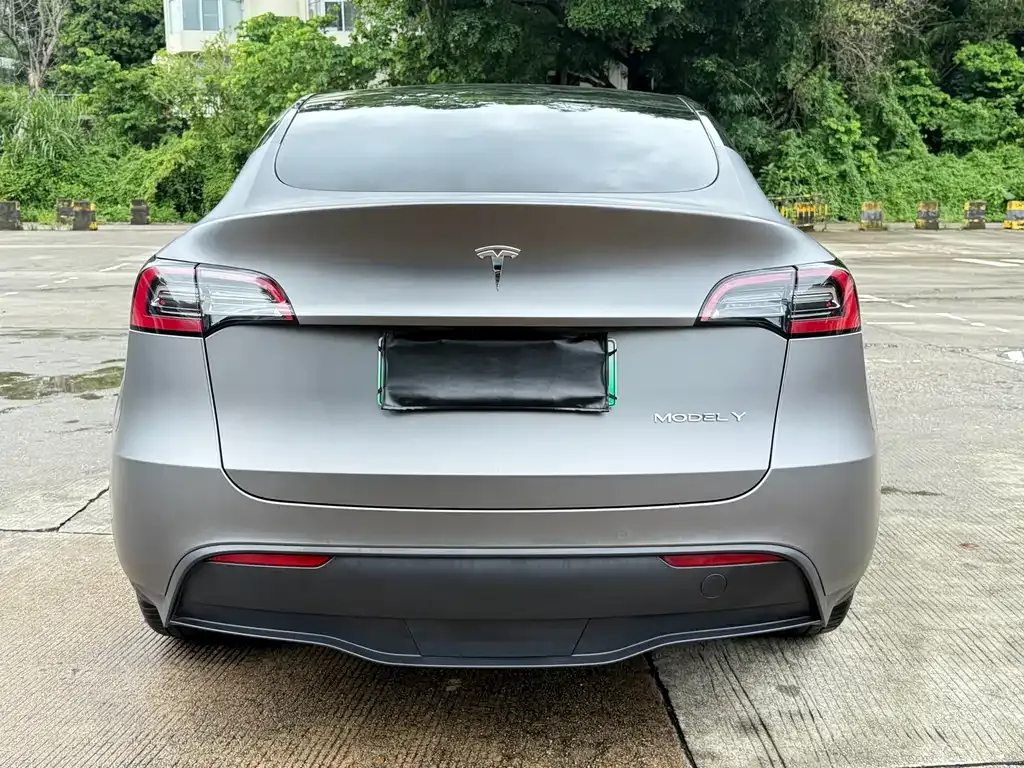 Tesla Model Y — фото 10