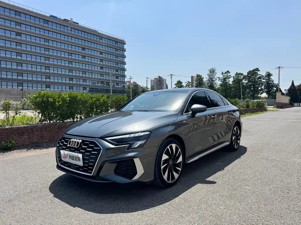 Audi A3 — фото 1