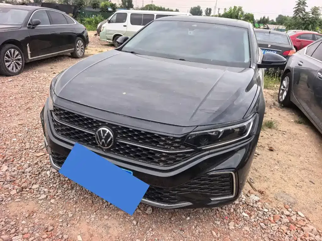 Volkswagen Passat — фото 1