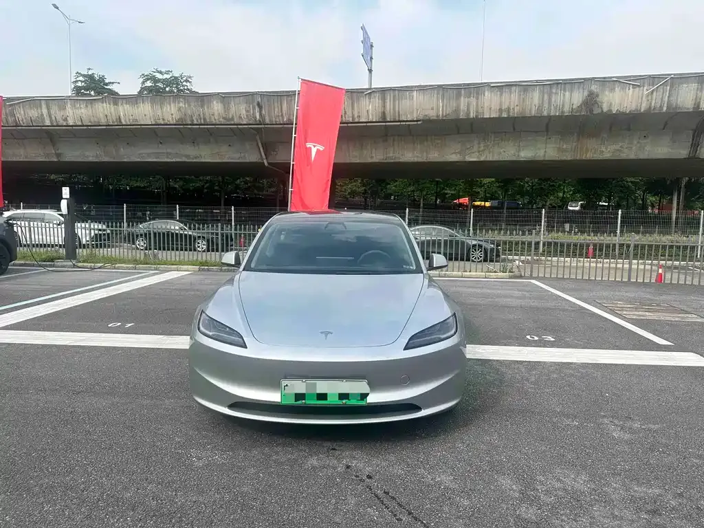 Tesla Model 3 — фото 7