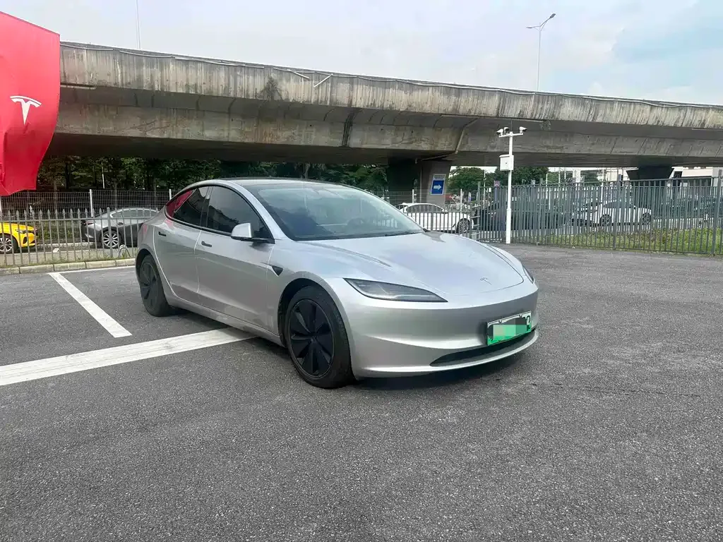 Tesla Model 3 — фото 10
