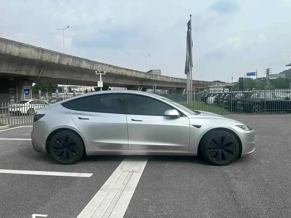Tesla Model 3 — фото 5