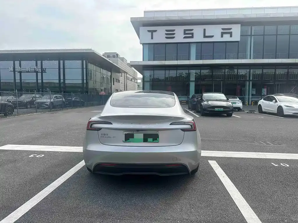 Tesla Model 3 — фото 8