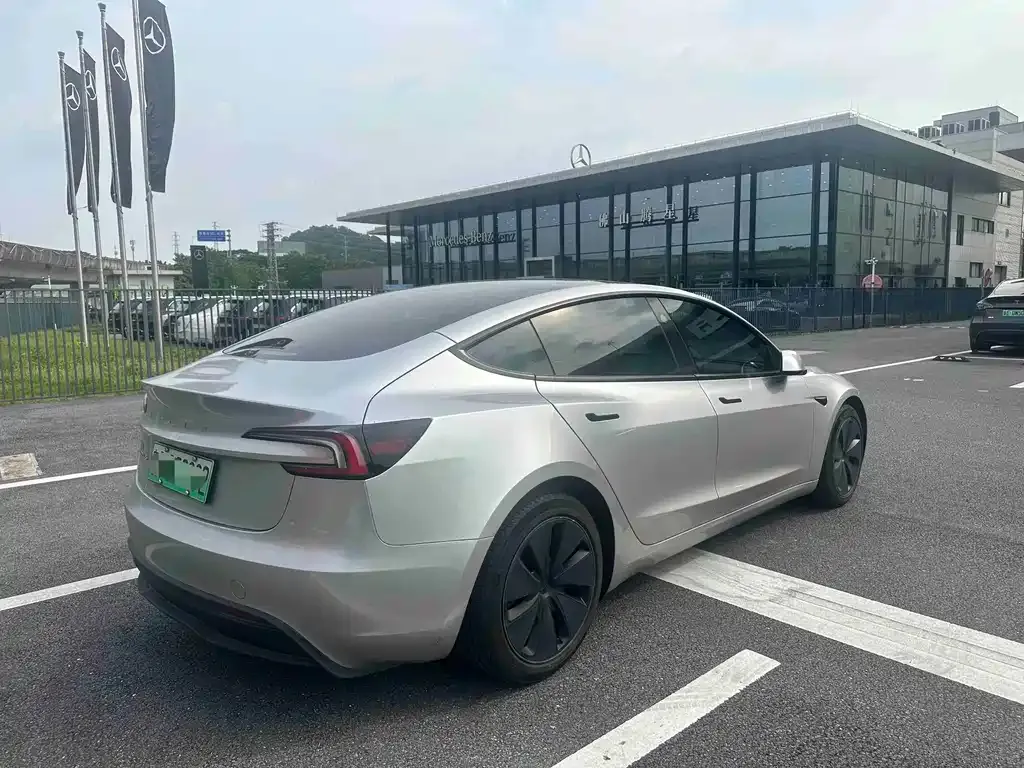 Tesla Model 3 — фото 6