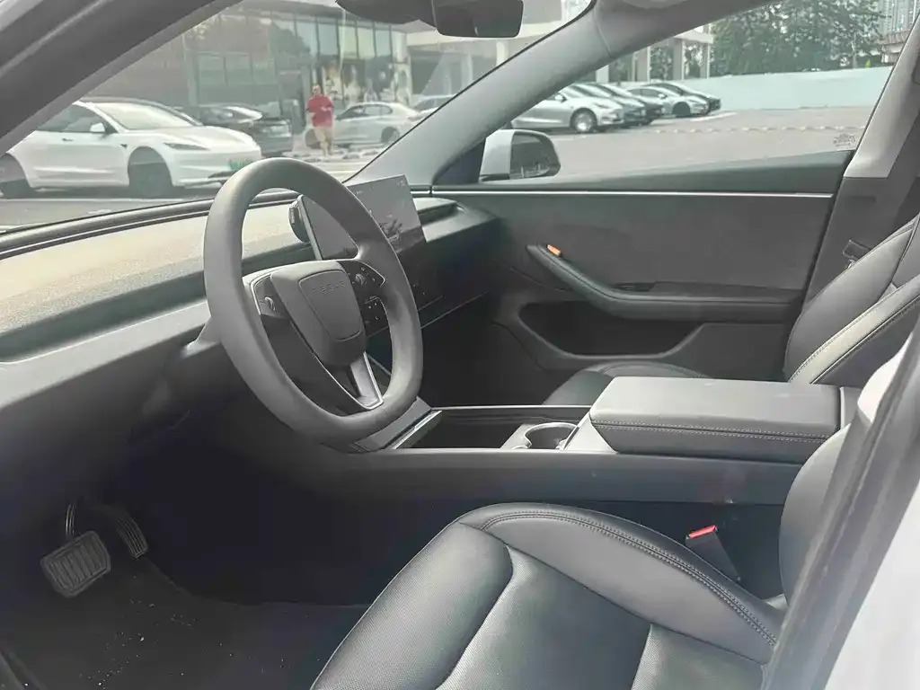 Tesla Model 3 — фото 3