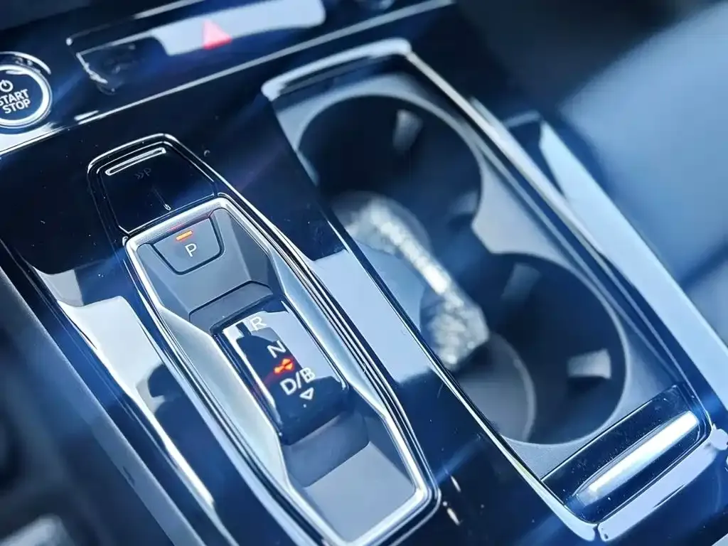 Audi Q6L e-tron — фото 9