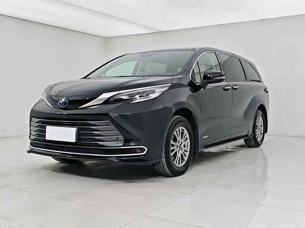 Toyota Sienna — фото 1
