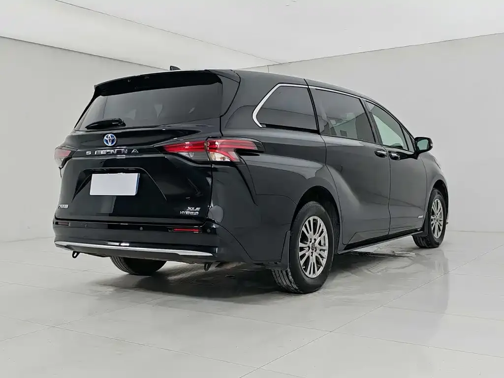 Toyota Sienna — фото 8