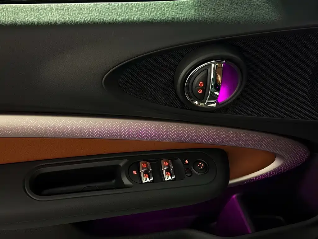 MINI Clubman — фото 2